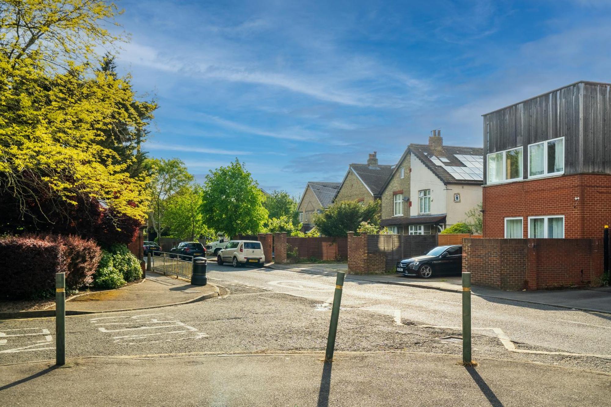 Modern 2 Bedroom Apartment In Mitcham, London Екстериор снимка