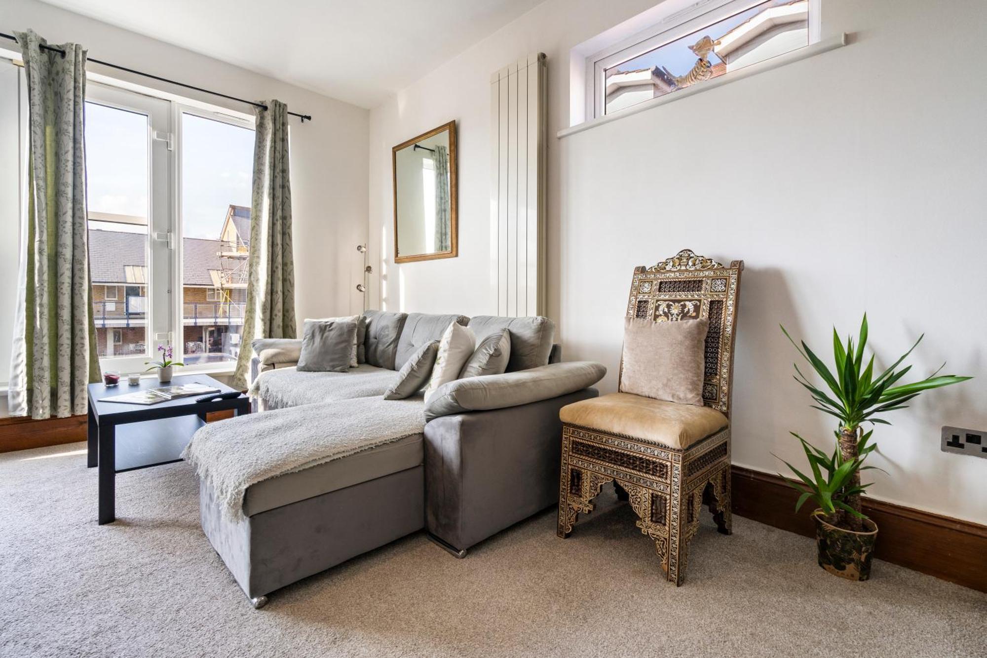 Modern 2 Bedroom Apartment In Mitcham, London Екстериор снимка