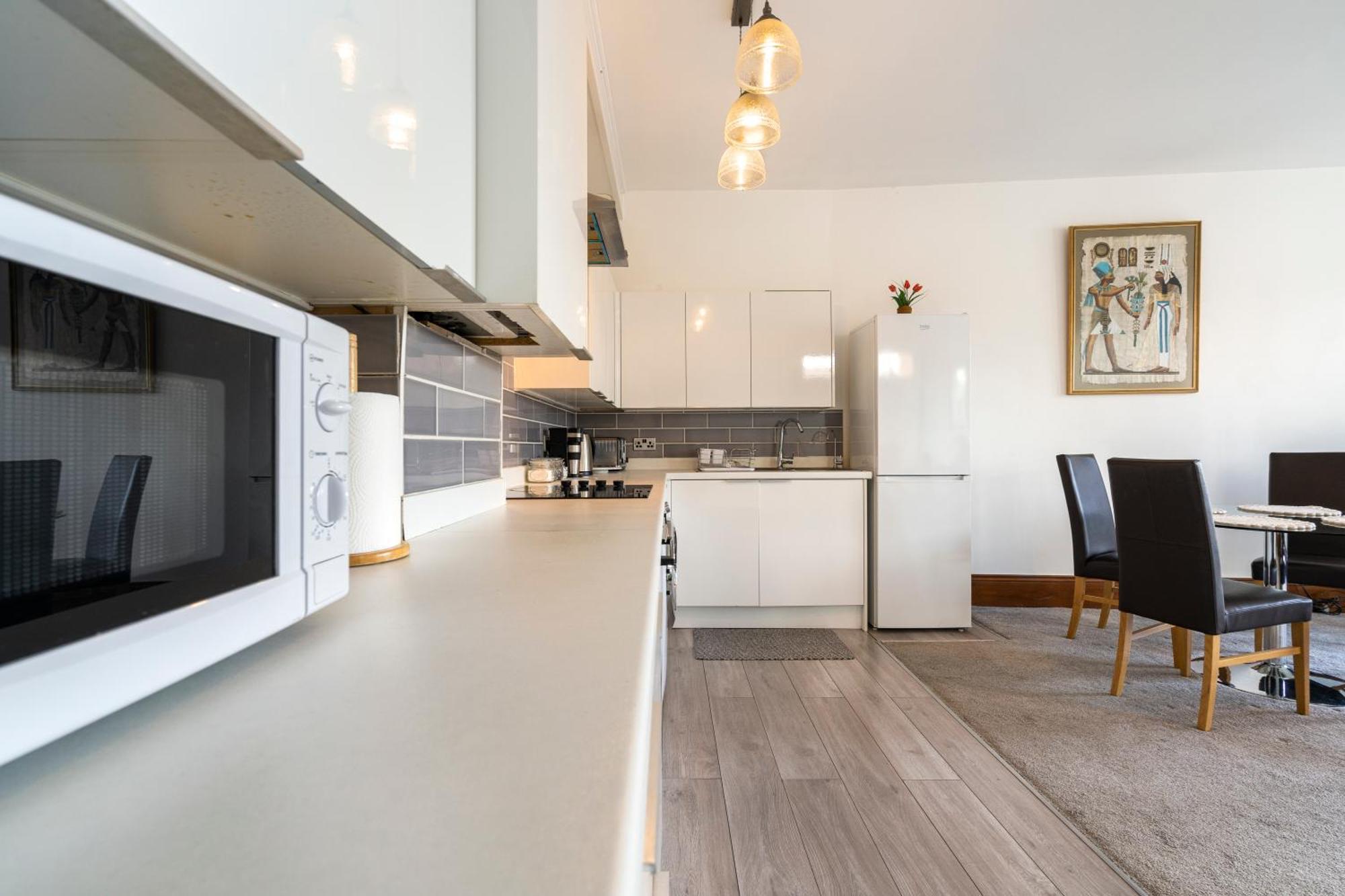 Modern 2 Bedroom Apartment In Mitcham, London Екстериор снимка